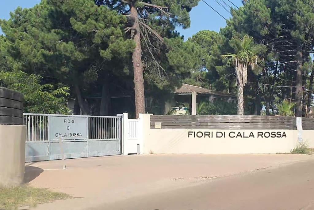 Fiori Di Cala Rossa Appartement T3 Dans Residence Hotelliere Chez Virginie Lecci Bagian luar foto